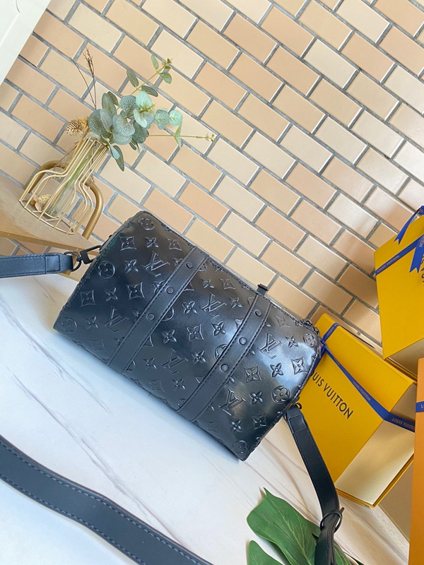 ルイヴィトンバッグ側面デザイン